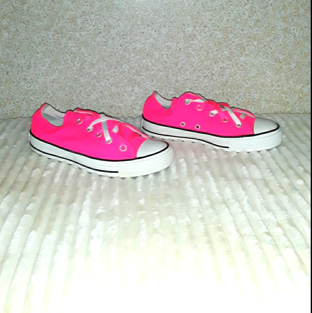 Hot pink Converse Women's sz 6.